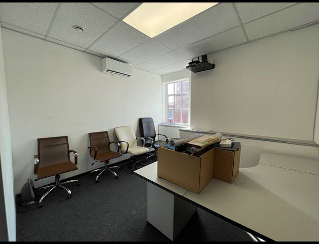 213M² OFFICE TO LET IN BRYANSTON